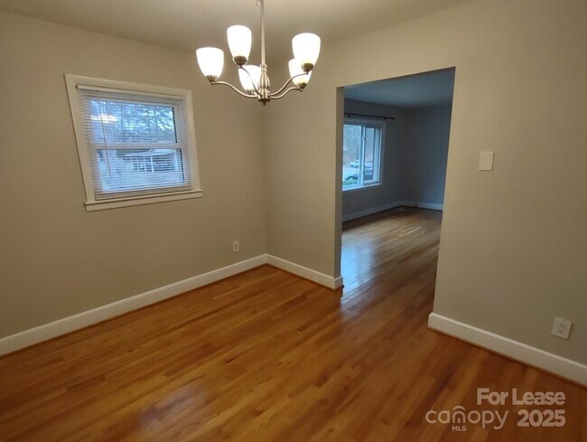 Building Photo - 5027 Dogwood Pl