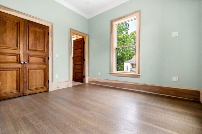 Building Photo - 6 Howland St