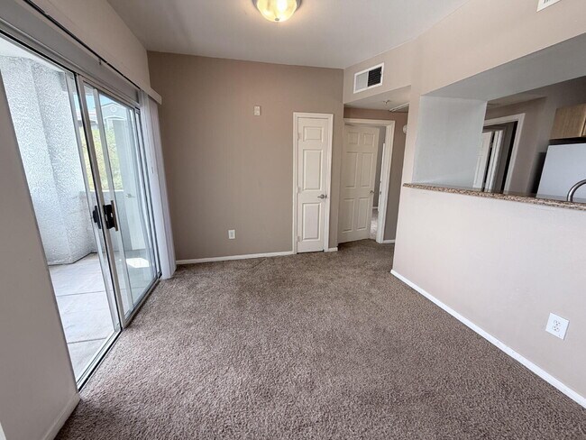 Building Photo - 2 Bedroom 2 Bathroom Condo