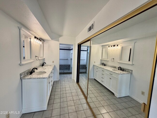 Building Photo - 4548 E Shomi St