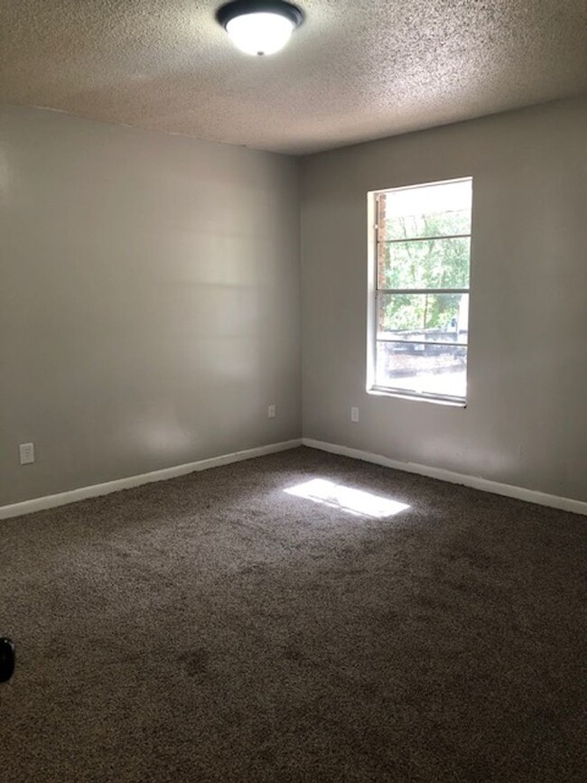 Building Photo - 3 Bed 2 Bath Home on Huge Corner Lot | Gar...