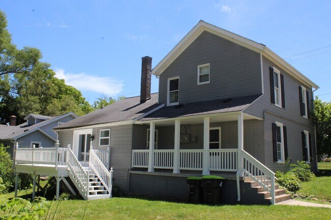 Building Photo - 501 Main St