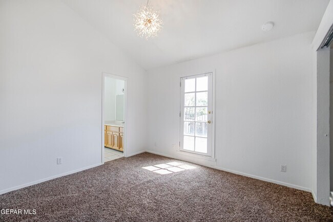 Building Photo - 908 Los Pinos Way