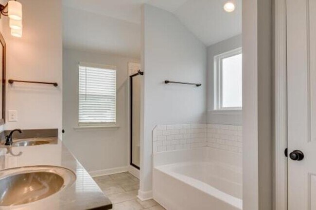 Building Photo - 171 Radcliff Dr