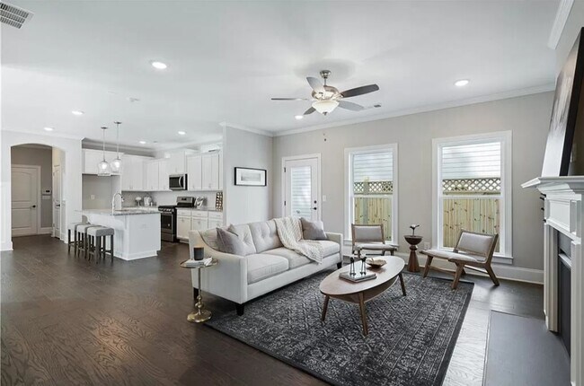 Building Photo - 973 Rittenhouse Way SE