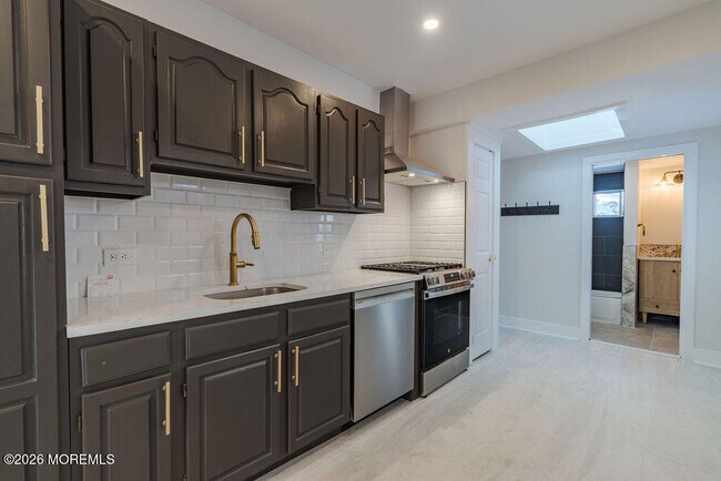 Building Photo - 94 Valley Ave