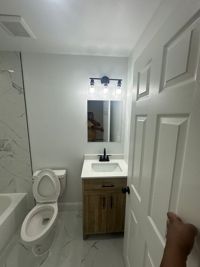 Building Photo - Beautiful Newly Renovated 4 Bedroom Home Now Available in Belmont!!!