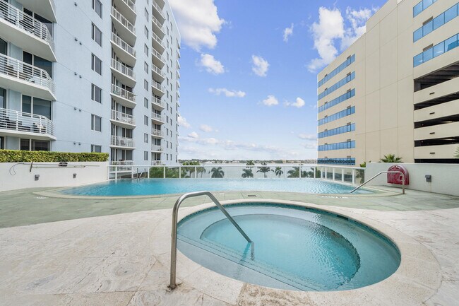 Building Photo - 1551 N Flagler Dr