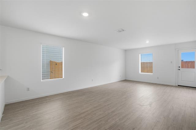 Building Photo - 905 Blue Heron Dr
