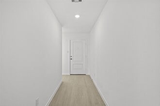 Building Photo - 214 Forest W St