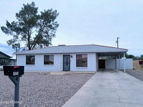 Building Photo - 5840 E 36th St