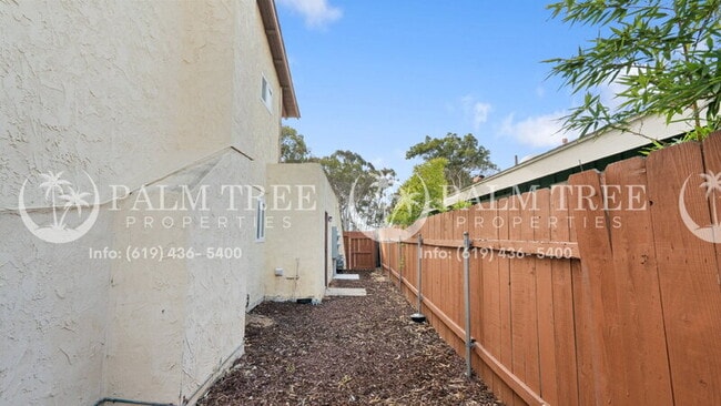 Building Photo - 3582 Governor Dr