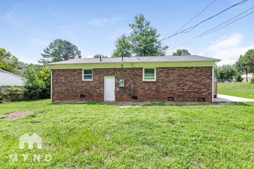 Building Photo - 3624 Somerset Dr