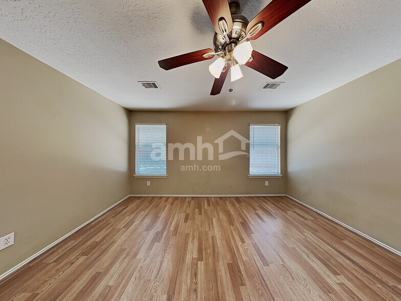 Building Photo - 9726 Gulfstream Dr