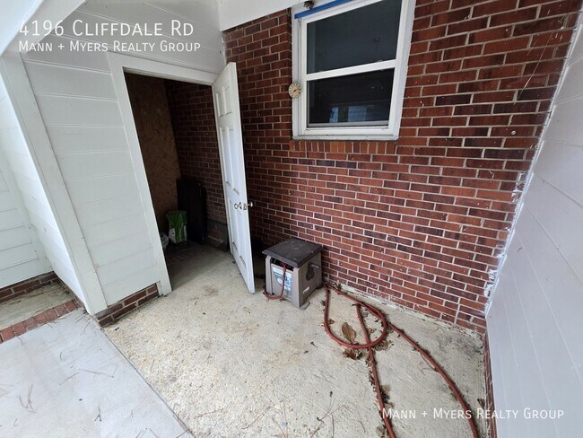 Building Photo - 4196 Cliffdale Rd