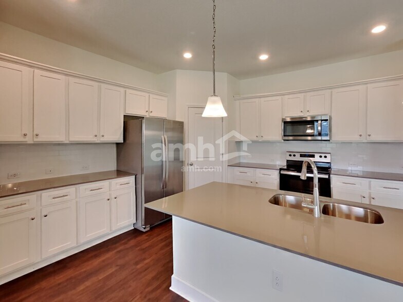 Building Photo - 33855 Thyme Dr