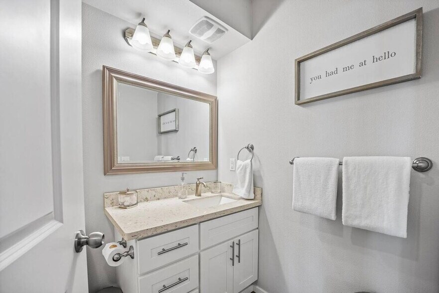 Building Photo - 624 E 32nd St