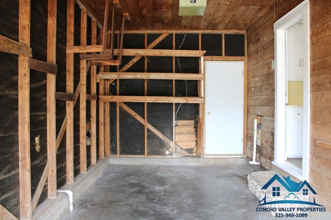 Building Photo - For Rent - 2 Bed/ 1 Bath Home in Santa Rita