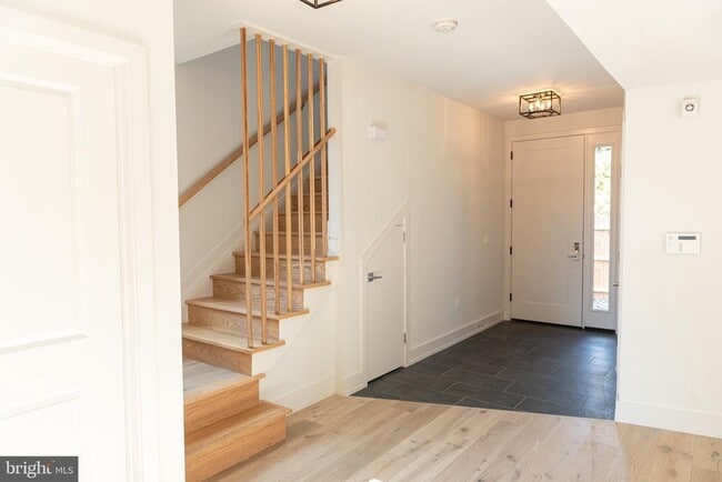 Building Photo - 37 Oakland St