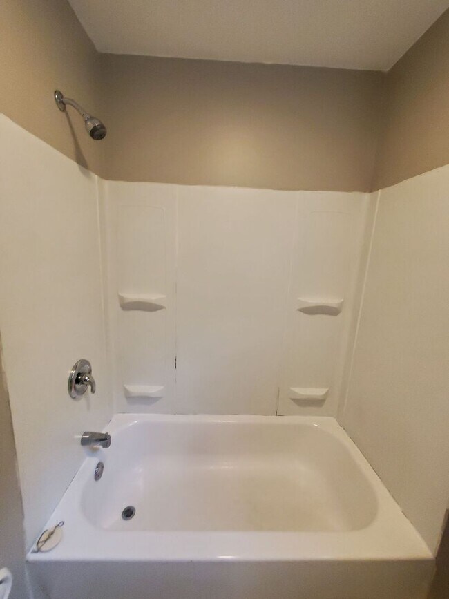 Building Photo - 509 Parkview Dr