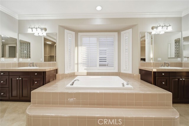 Building Photo - 17100 Santa Cruz Ct