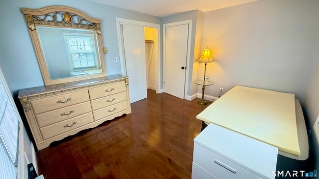 Building Photo - 646 Howe Ave