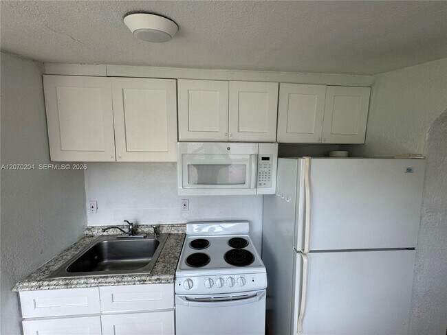 Building Photo - 1018 N 17th Ct