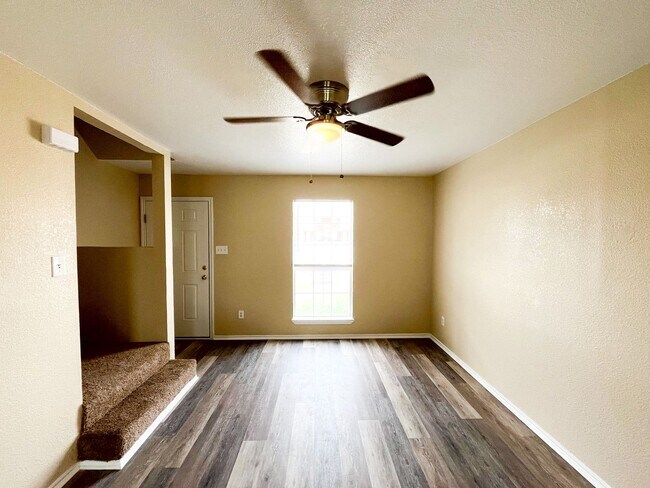 Building Photo - 4501 Jeff Scott Dr