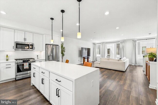 Building Photo - 3005 Birchview Walk