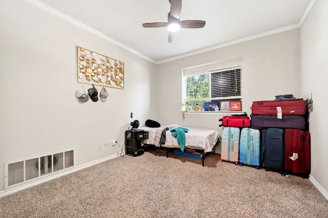 Building Photo - Exceptional Home in Arlington – Great Layout & Prime Location