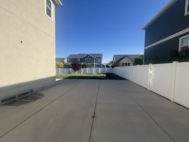 Building Photo - 3859 W Young Lucerne Cir