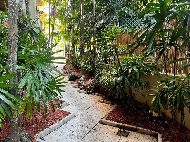 Building Photo - 2951 S Bayshore Dr