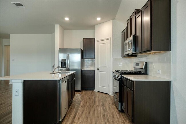 Building Photo - 1424 Chad Dr