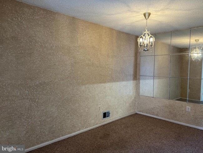 Building Photo - 19 Mendrey Ct