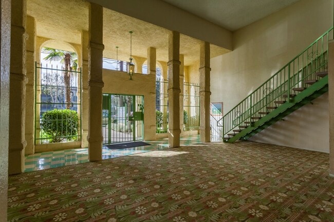 Building Photo - Beautiful 1 bedroom 1 bath Apartment