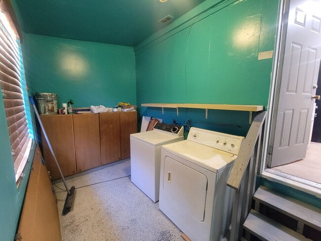 Building Photo - 1528 Los Robles Blvd