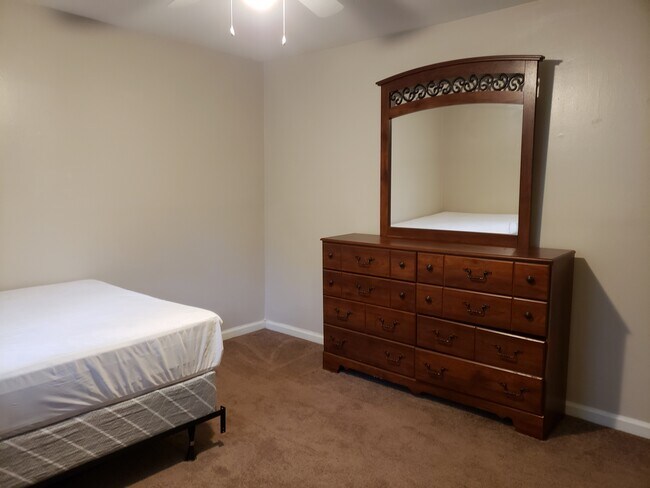 Bedroom 1 - View 1 - 1100 Hicks Ct