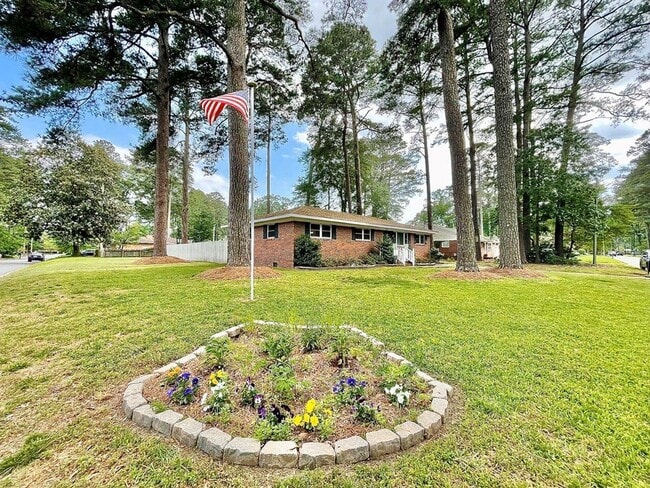 Building Photo - Ready 07-13-26! 4/2 Ranch Home On Corner Lot! Pet-Friendly & All Appliances Convey!