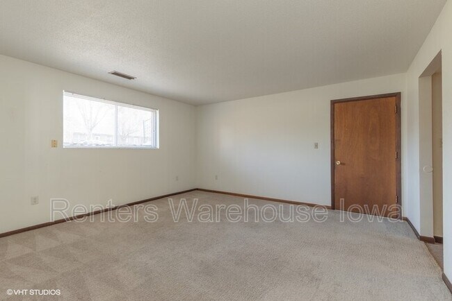 Building Photo - 1003 Parkway Dr