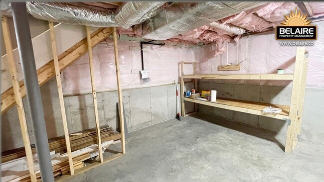 Building Photo - Cozy Country Living