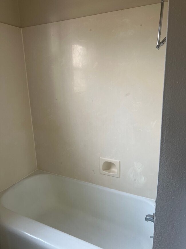 Building Photo - Affordable, Adorable Medford Home!!