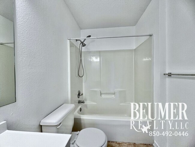 Building Photo - Fantastic Located Home Near NAS for Rent