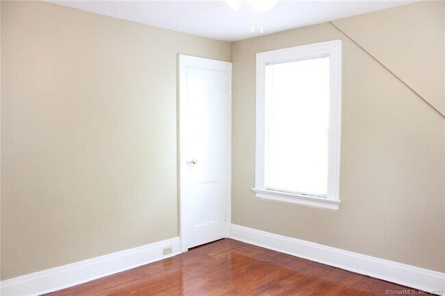 Building Photo - 28 Cottage St