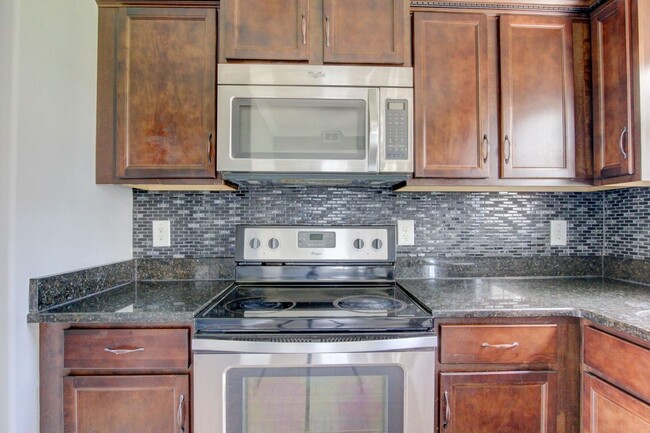 Building Photo - --AVAILABLE NOW! MOVE-IN READY!!!
