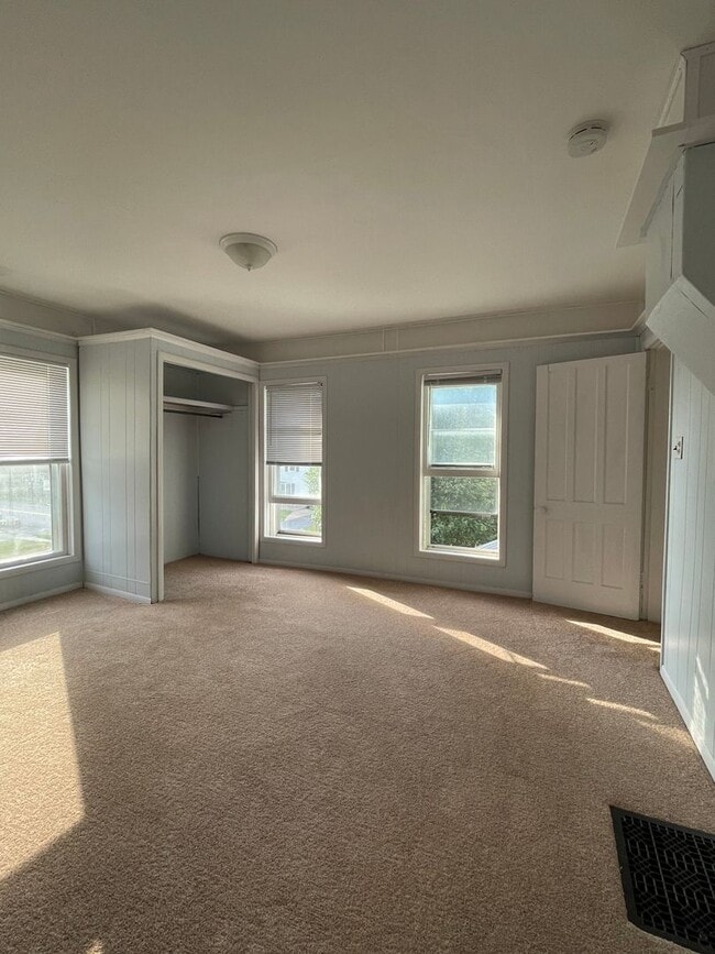 Building Photo - Village of Black River 4 /5 Bedroom Home w...