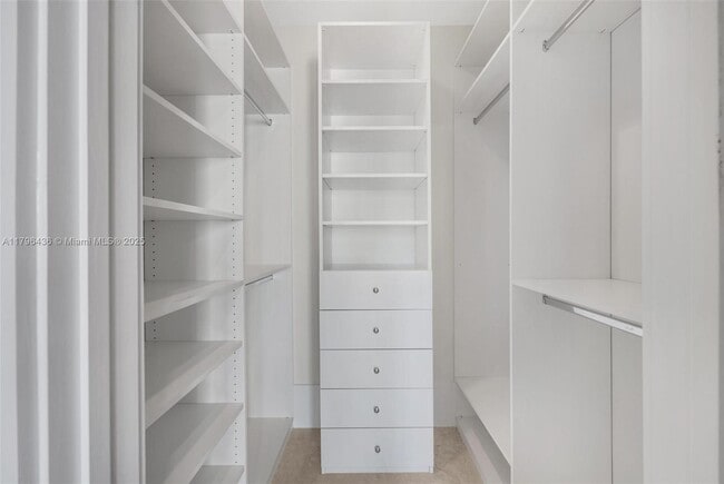 Building Photo - 8112 Los Pinos Cir