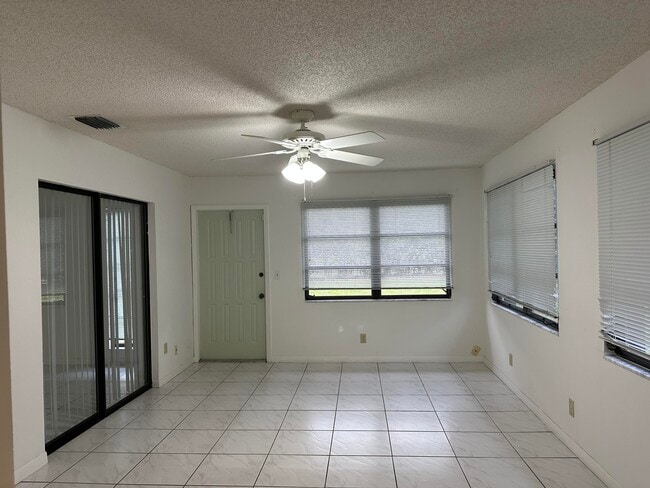 Building Photo - 6049 Olivewood Cir
