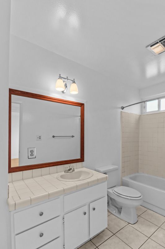 Building Photo - 4610 Densmore Ave
