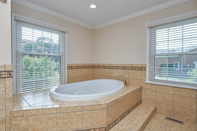 Building Photo - 2406 Jib Cir