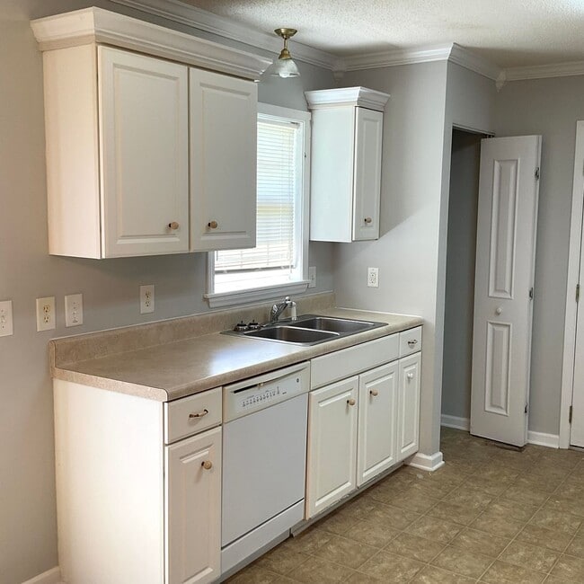 Building Photo - Home with 3 Bedrooms, 2 Baths with 2 Car G...
